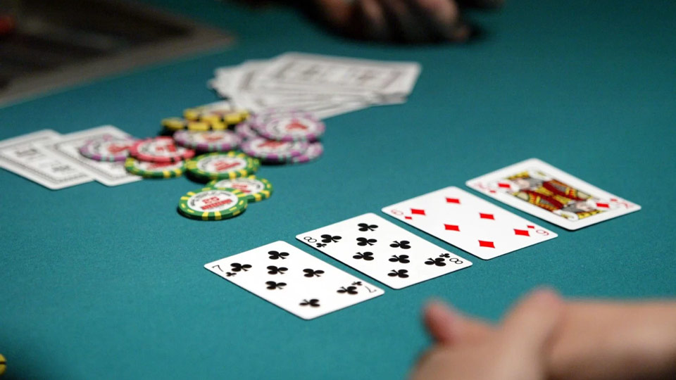 Bluff trong poker là gì – Tips giúp bạn bách phát bách trúng